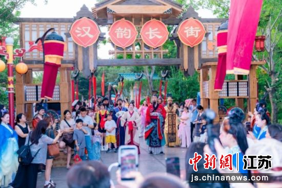 汉韵长街实景还原汉代街市风貌。徐州方特 供图 汉韵长街实景还原汉代街市风貌。徐州方特 供图