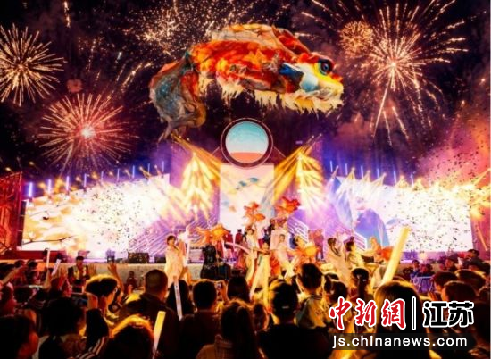 鳌鱼鱼灯巡游。徐州方特 供图 鳌鱼鱼灯巡游。徐州方特 供图