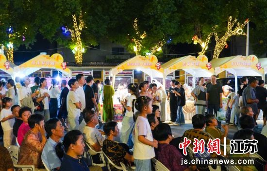 市集区域人气满满。万石镇 供图 市集区域人气满满。万石镇 供图