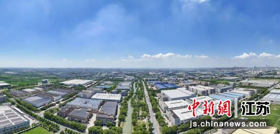 张浦推动“制造+服务”双向赋能,加快“两业”深度融合,不断夯实高质量发展的产业底盘。张浦镇供图 张浦推动“制造+服务”双向赋能,加快“两业”深度融合,不断夯实高质量发展的产业底盘。张浦镇供图
