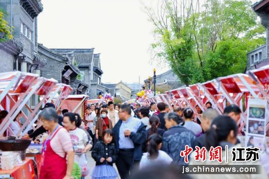 非遗市集。淮安市文化广电和旅游局 供图 非遗市集。淮安市文化广电和旅游局 供图