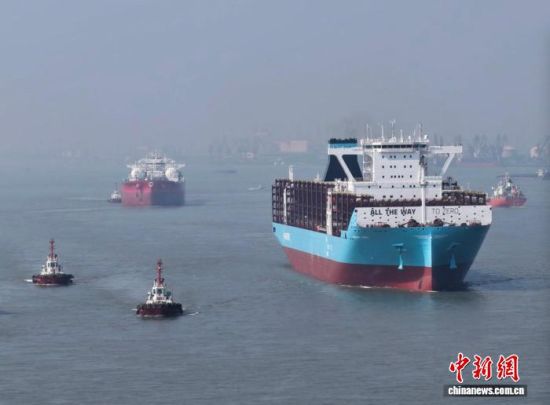 10月8日,3艘新造船从长江江苏段出江试航。泰州海事局 供图 10月8日,3艘新造船从长江江苏段出江试航。泰州海事局 供图