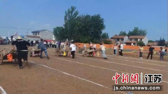 “平车快跑”比赛现场。大沙河镇 供图 “平车快跑”比赛现场。大沙河镇 供图