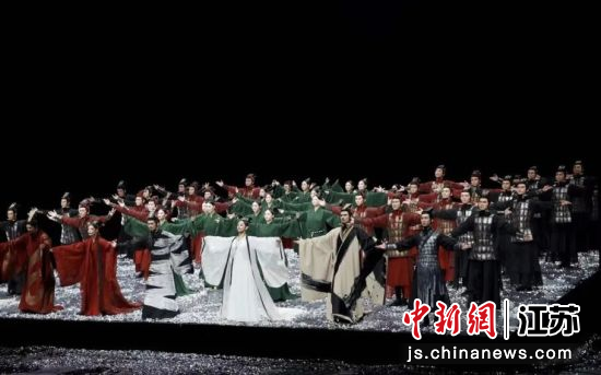 原创舞剧《楚河汉界》演出现场。江苏大剧院 供图 原创舞剧《楚河汉界》演出现场。江苏大剧院 供图