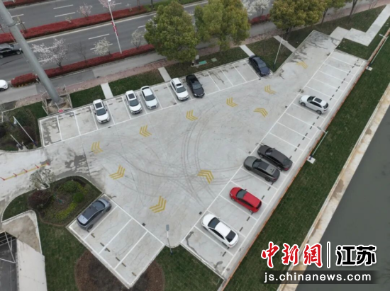 俯瞰精细化改造后的停车场。前洲街道 供图 俯瞰精细化改造后的停车场。前洲街道 供图
