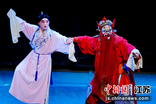 武戏演员表演节目。南京市演艺集团 供图 武戏演员表演节目。南京市演艺集团 供图