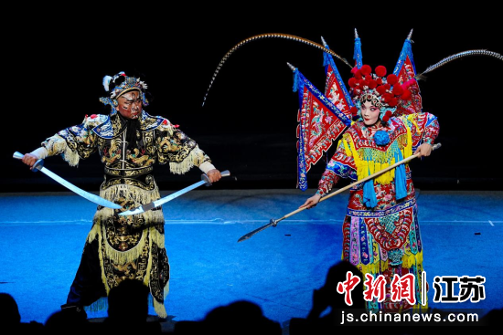 武戏演员表演节目。南京市演艺集团 供图 武戏演员表演节目。南京市演艺集团 供图