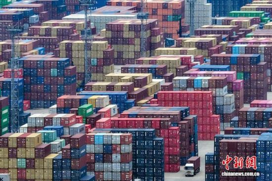 2026年7月14日,航拍南京龙潭港进出口集装箱码头。 中新社记者 泱波 摄 2026年7月14日,航拍南京龙潭港进出口集装箱码头。 中新社记者 泱波 摄
