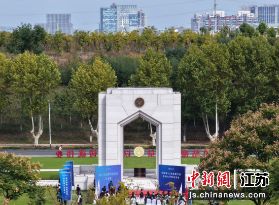 中国第43次南极考察东南大学队员出征仪式。中新网记者 泱波 摄 中国第43次南极考察东南大学队员出征仪式。中新网记者 泱波 摄