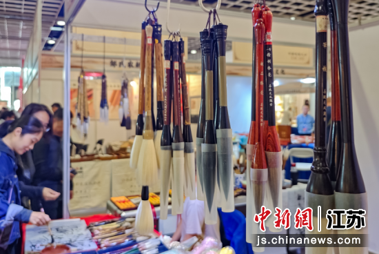 2026 (南京) 文房四宝艺术博览会吸引参观者前来。 中新网记者 泱波 摄 2026 (南京) 文房四宝艺术博览会吸引参观者前来。 中新网记者 泱波 摄