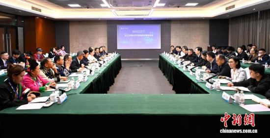 座谈会。张家港市委宣传部供图 座谈会。张家港市委宣传部供图