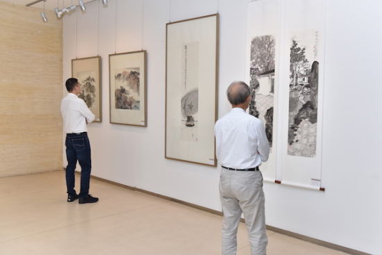无锡东方美术馆馆长周胜荣介绍,这次作品展汇聚了江苏省,无锡市多