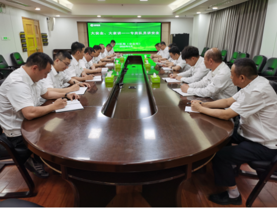 专卖队员讲安全。浦口烟草供图
