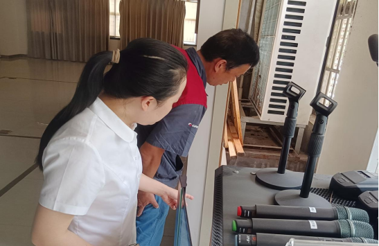 南京三分局安全管理人员带队进行现场安全检查。