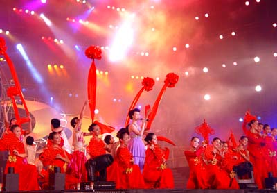 中新图文:淮安淮扬菜美食文化节晚会精彩纷呈