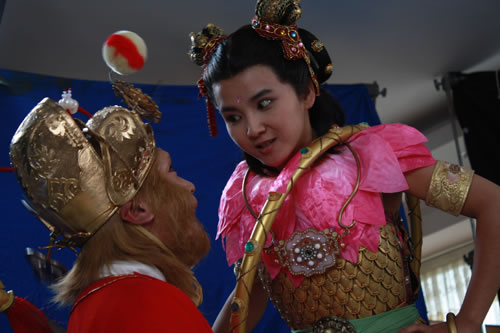 小黑《新版西游记》剧组意外受伤 无缘甘肃卫