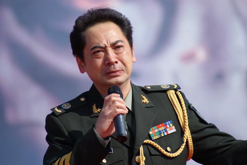 刘劲在淮安朗诵《周总理你在哪里》泪如泉涌(