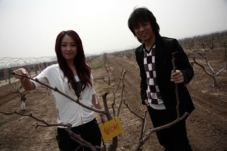 <em>爱乐团</em>认养爱之树+<em>女</em>主唱胡霖坦言孩子将是