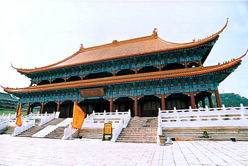 这里的皇宫建筑金碧辉煌,雄伟壮观,真神圣天门,荣光大殿,藏珍阁等图片