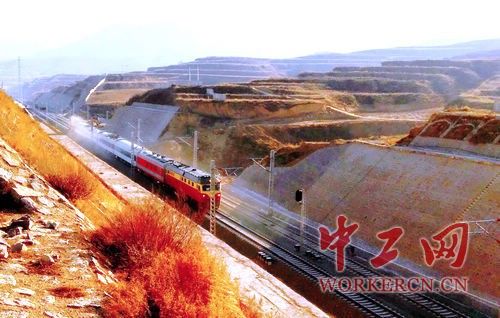 中国铁建十二局集团三公司太兴铁路保开通铺架纪实