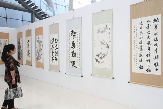 200多位军地名人名家书画在南京开展  