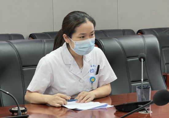 兰陵街道社区卫生服务中心专家接受采访。唐娟 摄
