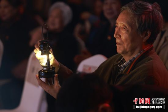 日前,作为2021年南京市文化艺术节系列活动之一的“永不湮没的荣光”系列寻访活动启动仪式暨序篇《龙潭英杰钱壮飞》在南京举行。章可欣 摄