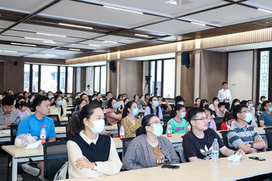 市民在现场听课。盐城市博物馆 供图