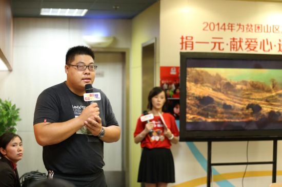 孙海涛,三届残奥冠军。2008年因“捐一元”结缘公益事业,如今14年过去了,孙海涛以“捐一元爱心大使”的身份再出发,希望用奥林匹克体育精神来传承公益。中新社记者 泱波 摄