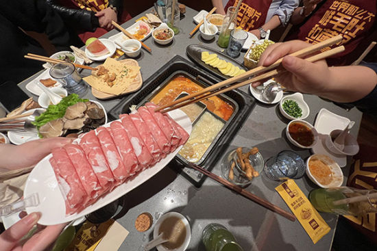 巴奴在南京持续火爆,引爆食客味蕾。泱波 摄