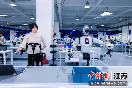 �����о������ܻ����˹�ҵ���ݲɼ���ʵѵ����ʵ������ɽ��������ͼ