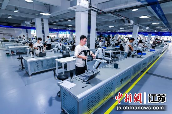 �����о������ܻ����˹�ҵ���ݲɼ���ʵѵ����ʵ������ɽ��������ͼ