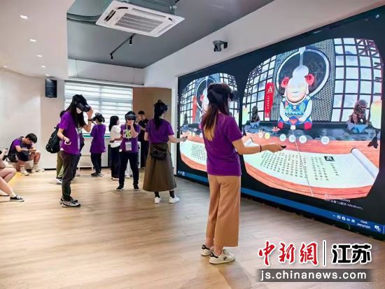 ѧͨVR豸ɽ2ѧɷ3ѧԺ֯ĻΡǽʵŻҵְҵѧԺͼ