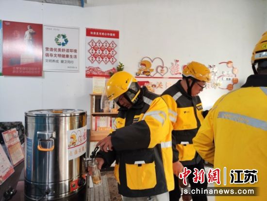 վΪС籸ڵĹ𻨽衣ƽֵͼ