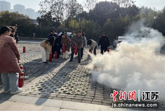 ��������ʵ���������ζ��Ļ��������� ��ͼ