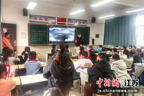 ��·����������Сѧ����չ���ΰ�ȫ������ ������վ�ɳ��� ��ͼ