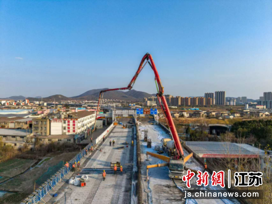 312���������������Ӷθ߼�����ʩ���ֳ����Ͼ��н�ͨ����ֹ�·���� ��ͼ