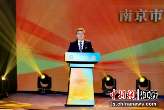 �Ͼ��е�ʮ����ѧ��ί��ǡ�У�������ɻ㱨��ѧ�ɹ����Ͼ��е�ʮ����ѧ ��ͼ