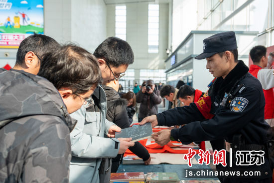 �Ͼ���·��������վ�ɳ���������վ�Ϲ㳡�������ÿ������鼮����� ��