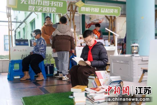 ѧ���߽��м��Ķ��������� ��ͼ