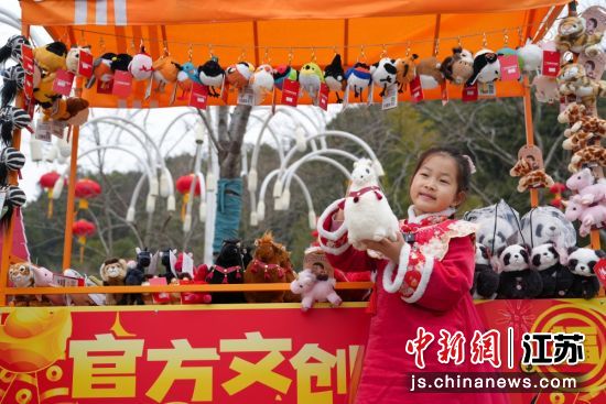 �ο�չʾ����԰�ڵ������Ĵ���Ʒ����������԰ ��ͼ