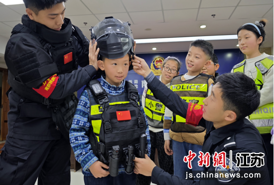 �Ͼ���·�������񾯸����Ӵ�������װ�������������� �� ��