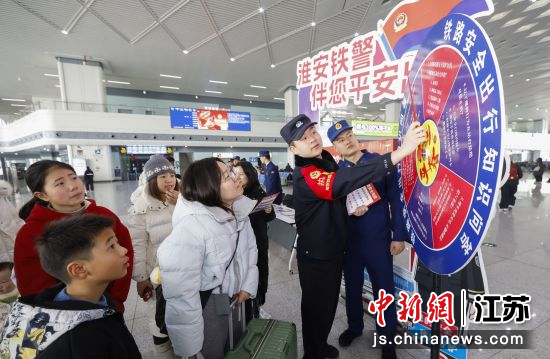 �񾯺�����Աͨ��֪ʶ�ʴ𻥶���ʽ���ÿ�������·���а�ȫ֪ʶ������ ��