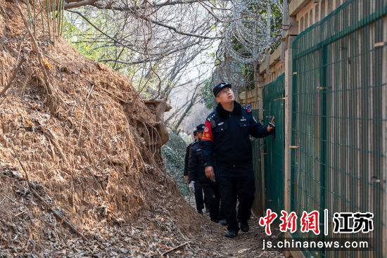 2��11�գ��Ͼ���·��������վ�ɳ�����������·������Ա�ڹ��ھ��������������Ǽ����߿�չ�����Ų顣��� ��