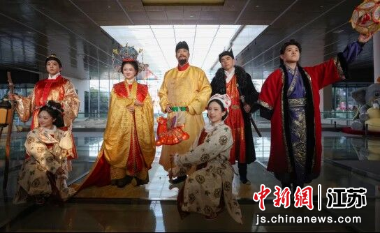 �Ͼ��󱨶�����ַ�����2026�´�ϵ�л����ʷ����Ѳ�Ρ��ŷ����ǧ�������ȳ���ʽ�������Ž��ڵ��´��Ļ�ʢ�硣���������� �� ��