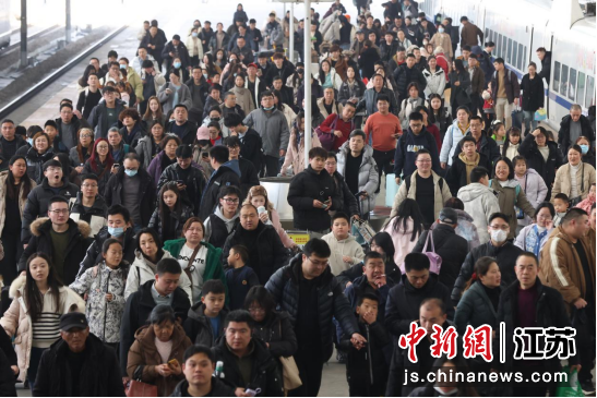 2��12�գ��ÿ������Ͼ���վ���С����������� �� ��