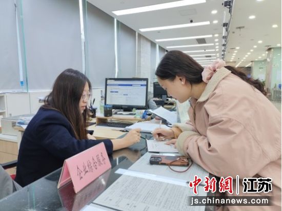 ��������ҵ�ۺϷ������Ĺ�����ԱΪ��ҵ�ṩ�����Ͼ���������ί��������ͼ