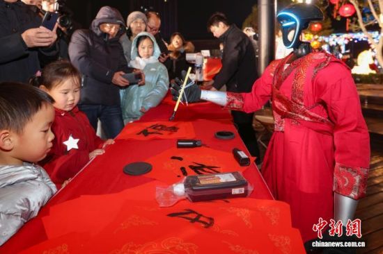 ������д���������������շ��������˳������˺��Ӷ�ϲ���Ľ��ơ���Ա������ ��