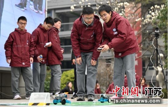 ѧ�������̻�����������Ϸ�� �Ͼ��еھ���ѧ ��ͼ