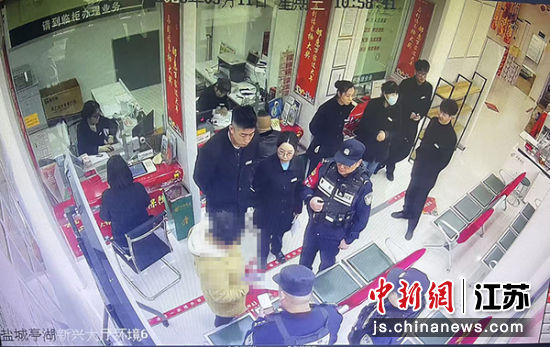 ���й�����Ա�������ֳ�Ȱ���Ůʿ���γ��й�����ͤ���־� ��ͼ